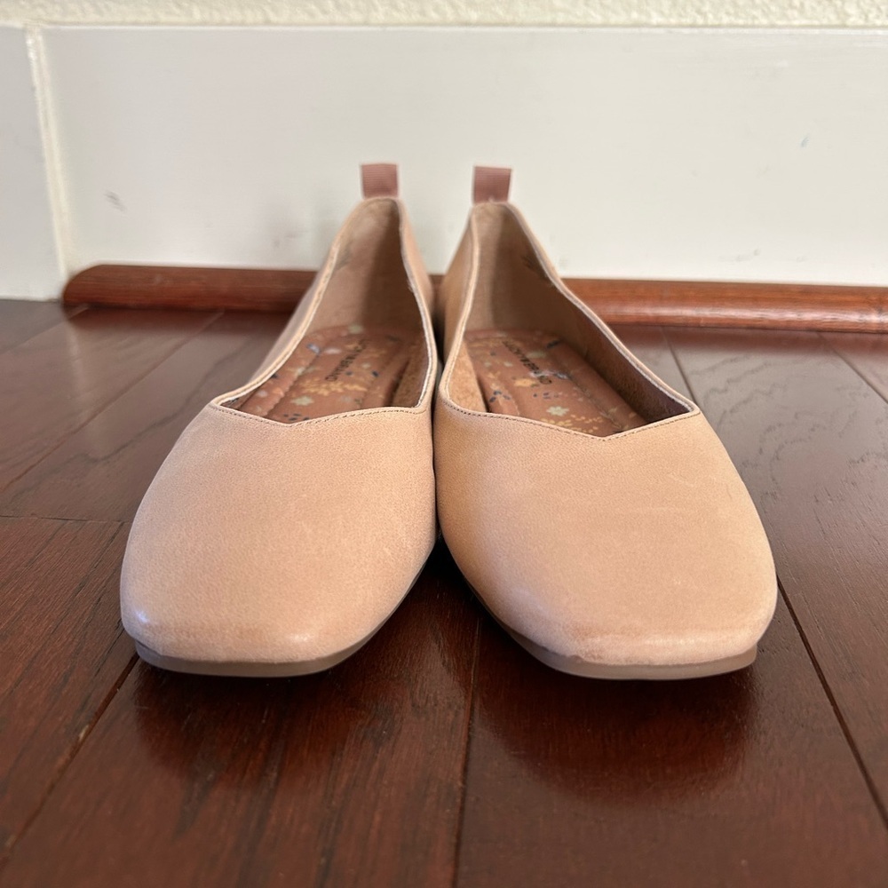 Lucky Brand Women's Destrien2 Dusty Sand
Leather Flats size 7 New - Picture 8 of 11